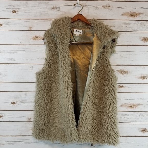 Arianna by Howard's Jackets & Blazers - Arianna by Howard's | Faux Fur Hooded Vest